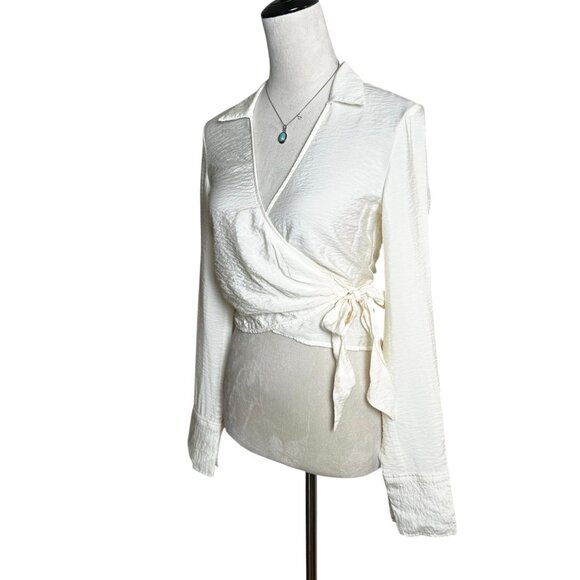 H&M Cream Crinkle Textured Dressy Wrap Blouse | Size XS | Clean Girl Minimalist - Picture 2 of 8
